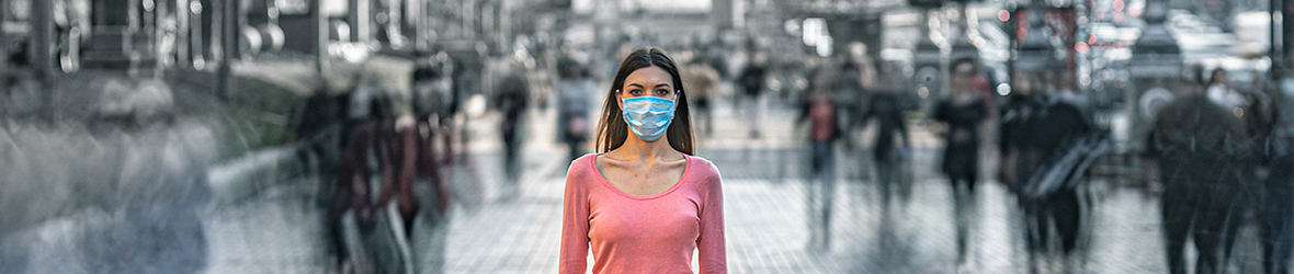 Woman wearing the AVO+ mask in the middle of the street